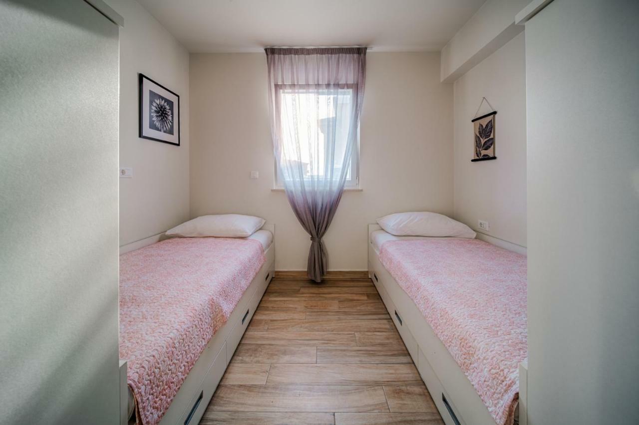 Apartment Rova マリンスカ エクステリア 写真